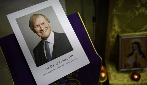 英国议员教堂门口遇袭,男子连捅7刀将其杀死,约翰逊也被惊到了