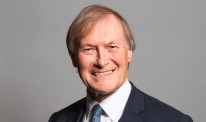 英国议员教堂门口遇袭,男子连捅7刀将其杀死,约翰逊也被惊到了